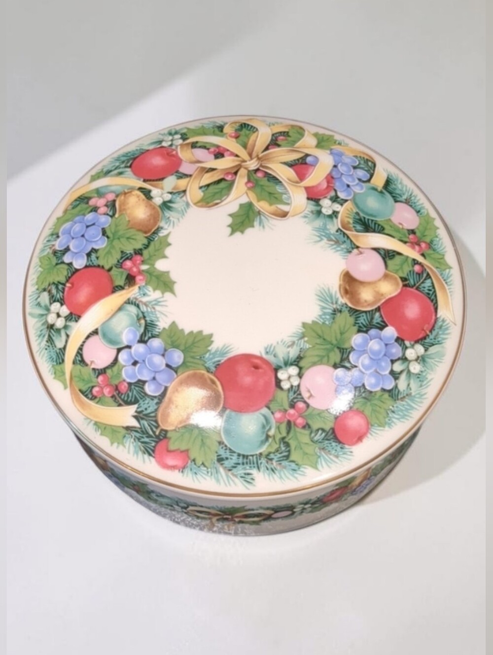 Mikasa Christmas Bouquet Porcelain Round Lidded Trinket Box Candy Dish Vintage